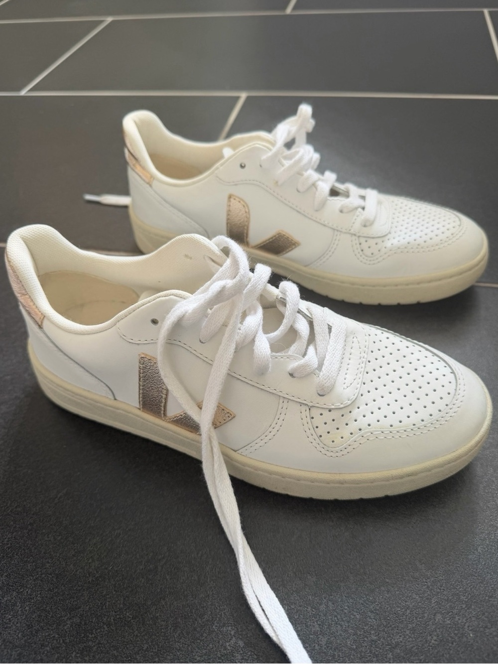Veja V-10 Sneakers Extra White Platine Gold Leather Size 38 EU 7 US
